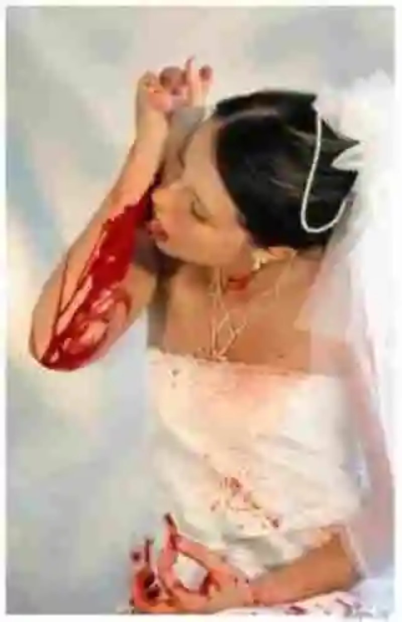 Las fotografías de Jenni Tapalina. La sangre como elemento erótico