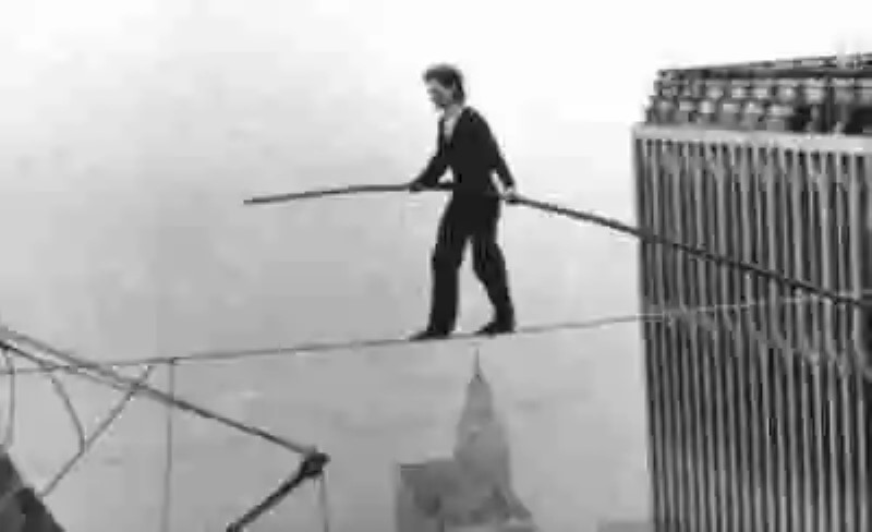 Philippe Petit, el hombre que atravesó las torres gemelas sobre un cable