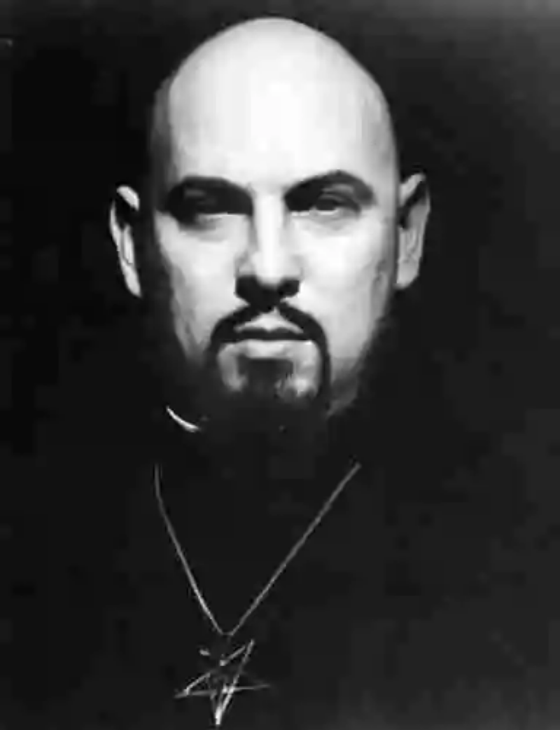 Inmerso en el satanismo: la historia de Anton Szandor LaVey y su Iglesia de Satanás