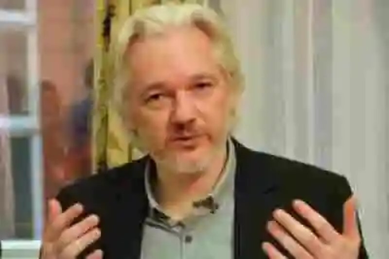 Ecuador decide quitarle el internet a Julian Assange