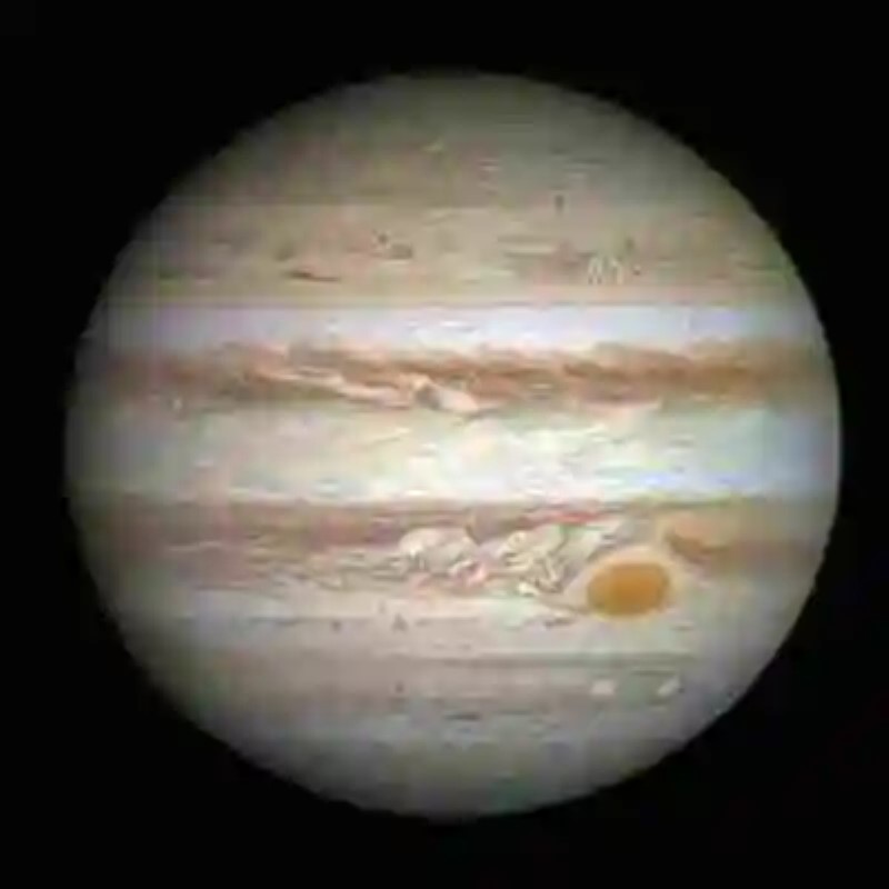 La gigantesca tormenta de Júpiter está reduciendo su tamaño rápidamente