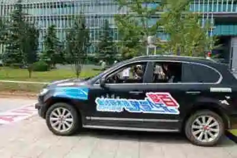En auto de Baidu se prueba con éxito en las calles de Beijing