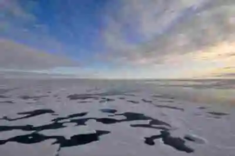 Científicos descubren una nueva “forma” de hielo que podría afectar planetas potencialmente habitables