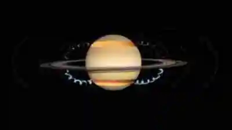 Científicos de la NASA descubren que Saturno está perdiendo sus anillos a un ritmo más rápido de lo esperado