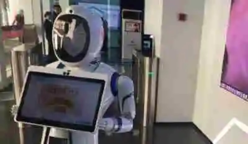China abre la primera sucursal de un banco manejada completamente por robots