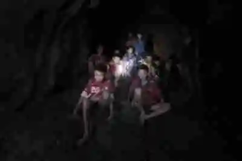 Operación de rescate del equipo infantil de fútbol atrapado en una cueva en Tailandia resulta un éxito