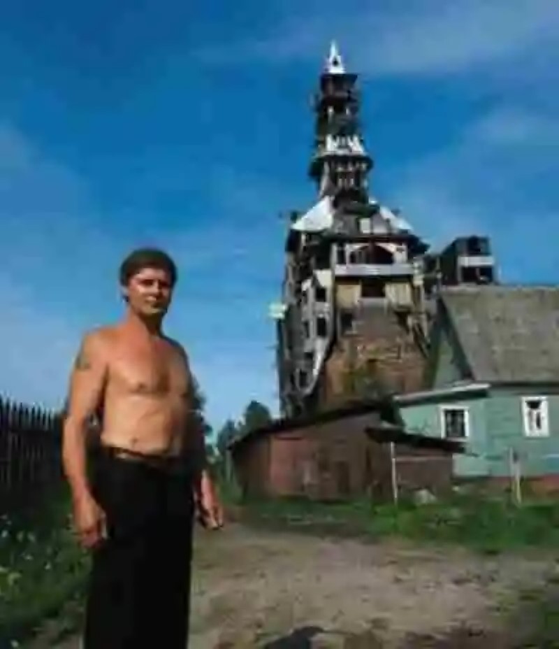 Nikolai Sutyagin, el hombre que se construyó un rascacielos de madera