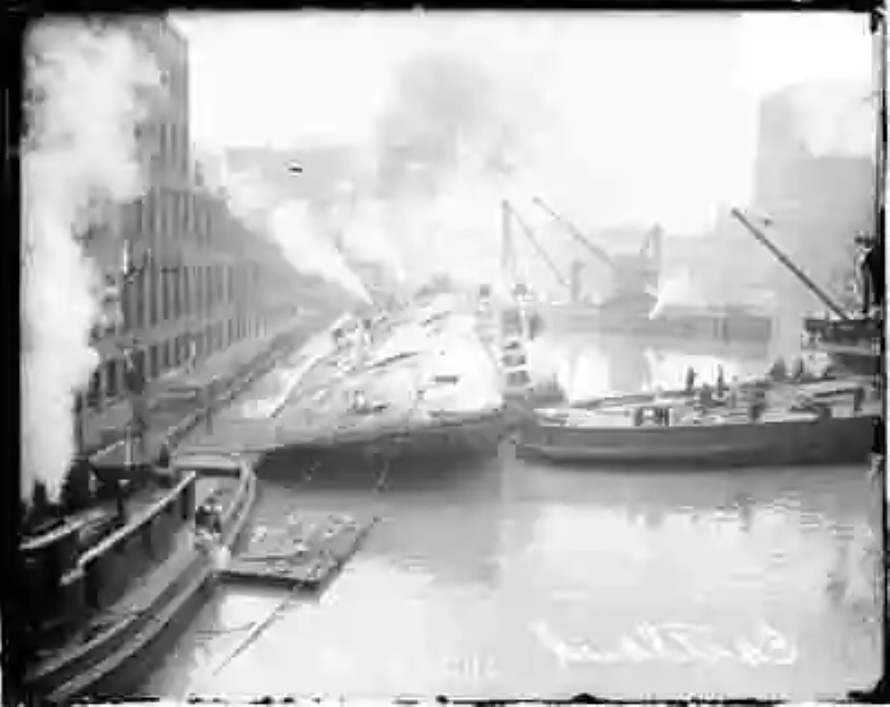 SS Eastland «Un naufragio en la orilla»