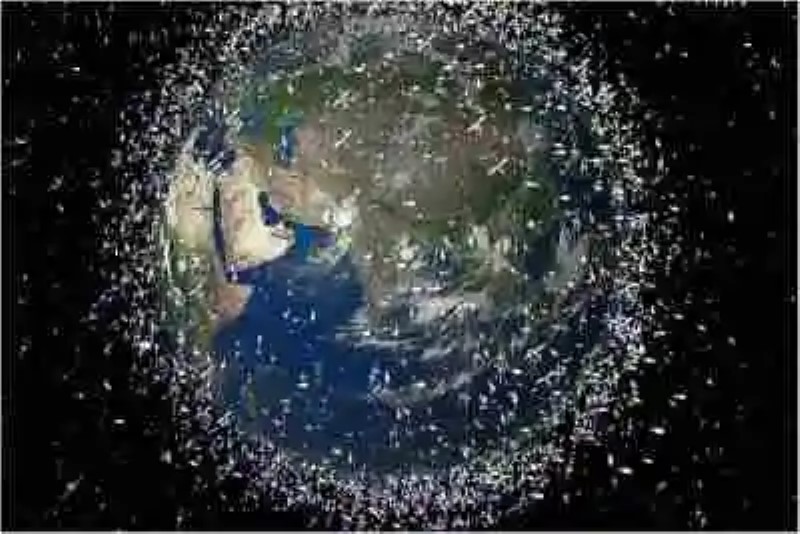 Dos satélites desintegrados tras choque espacial