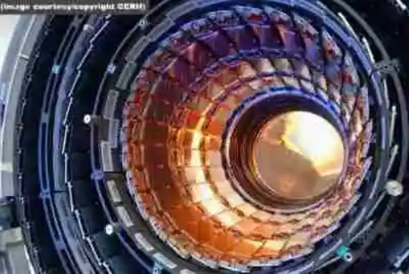 El Gran Acelerador de Hadrones podría abrir una puerta a otra dimensión