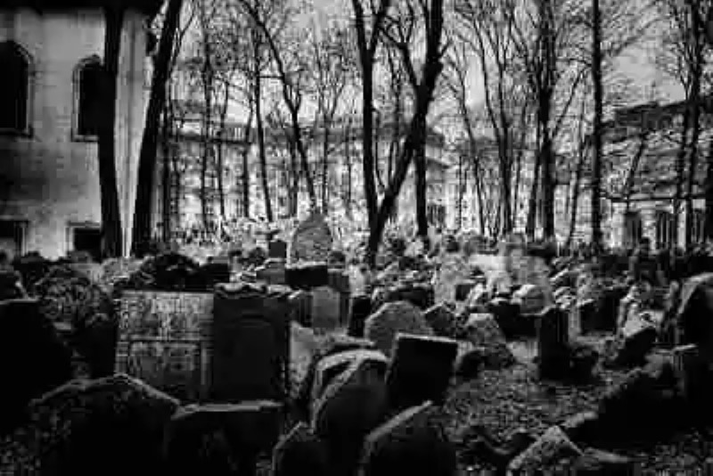 El antiguo cementerio judío de Praga. Una visita sobrecogedora