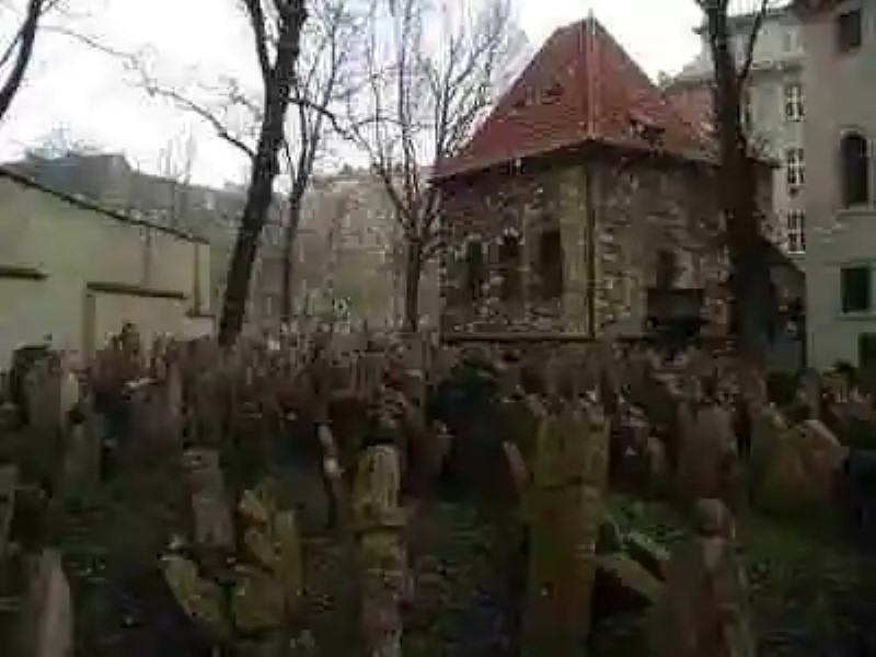 El antiguo cementerio judío de Praga. Una visita sobrecogedora