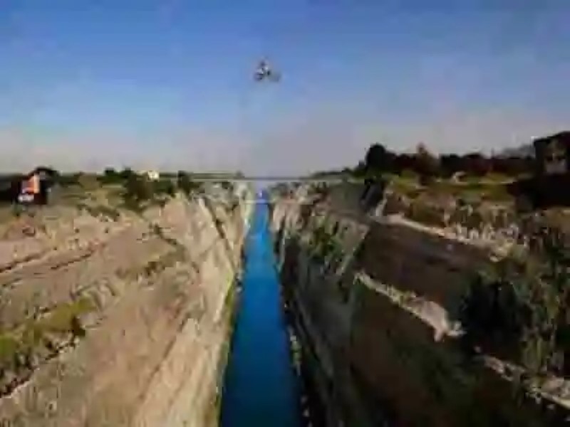 El Canal de Corinto, la milenaria historia del canal que cortó un país en dos