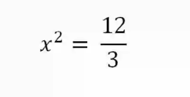 Ejemplos de resolución de las ecuaciones incompletas cuando el término lineal resulta nulo