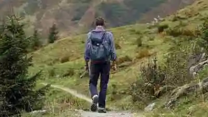 Los increíbles beneficios de caminar en la montaña y practicar senderismo